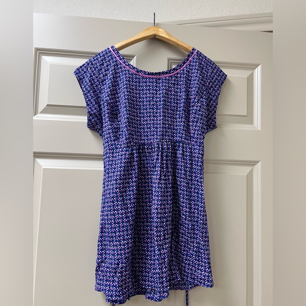 Size Medium Motherhood maternity sleeveless maternity sleeveless shirt. Back zip